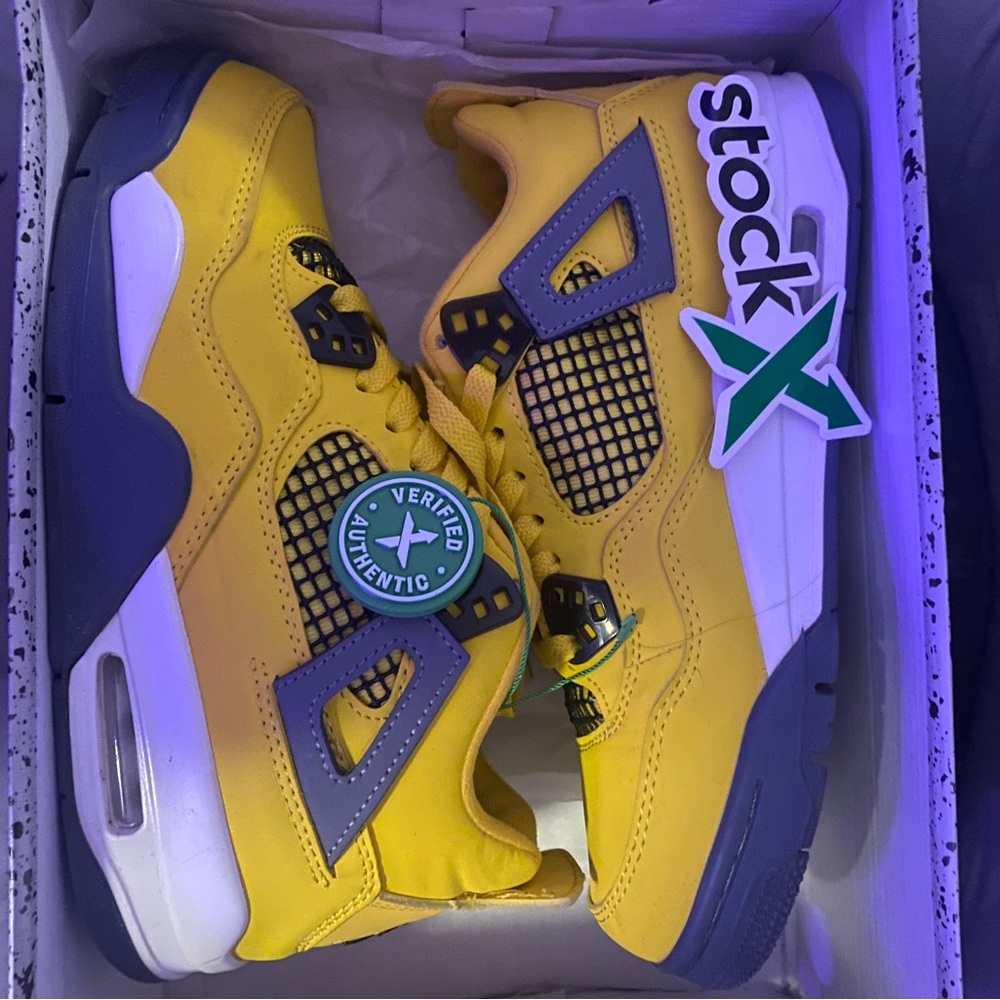 Yellow jordan 4 Women 8